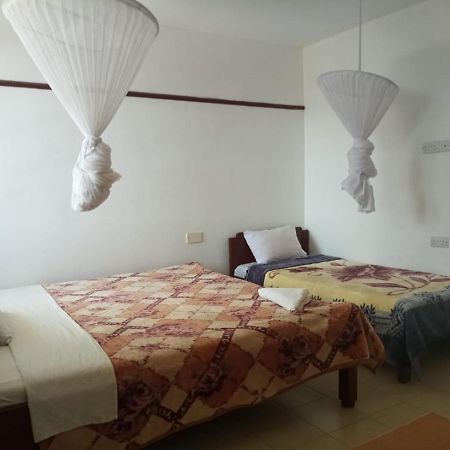 Golden Guest House- Miritini Mombasa Exteriör bild