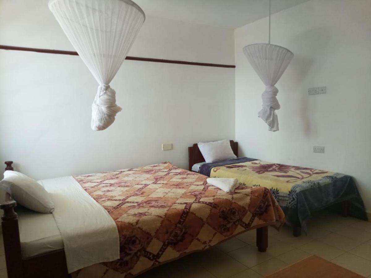 Golden Guest House- Miritini Mombasa Exteriör bild